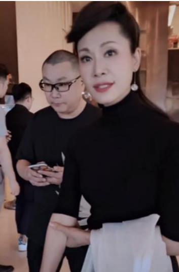 找到合适的人选,就问他喜不喜欢,但大多数人一听说是殷向杰就拒绝了
