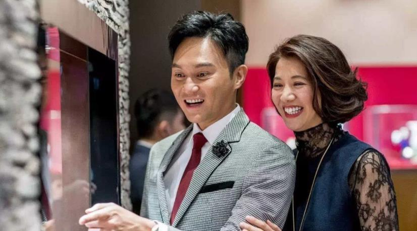 娱乐圈的"优质老公",喜欢送老婆包包,出道三十年零绯闻_张智霖_袁咏仪