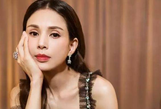 原创与古天乐搭档,患抑郁,被周润发骂醒,李若彤演邓伦的妈_工作_爱情