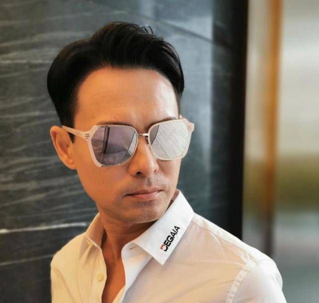 因年轻气盛被雪藏,tvb知名艺人海俊杰罕见剖白,难忘北漂独赏雪_个人