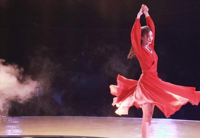 时隔10年,金晨再跳傣族舞,10年前是灵动,10年后是妩媚_舞蹈_实力_不