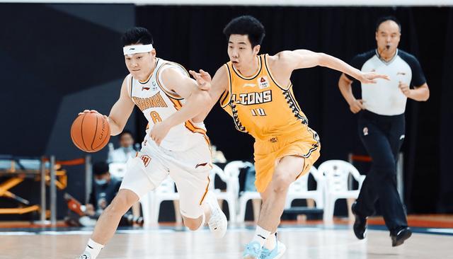 胡金秋36分,孙铭徽26分,原帅0分_费尔德_状态_三分球