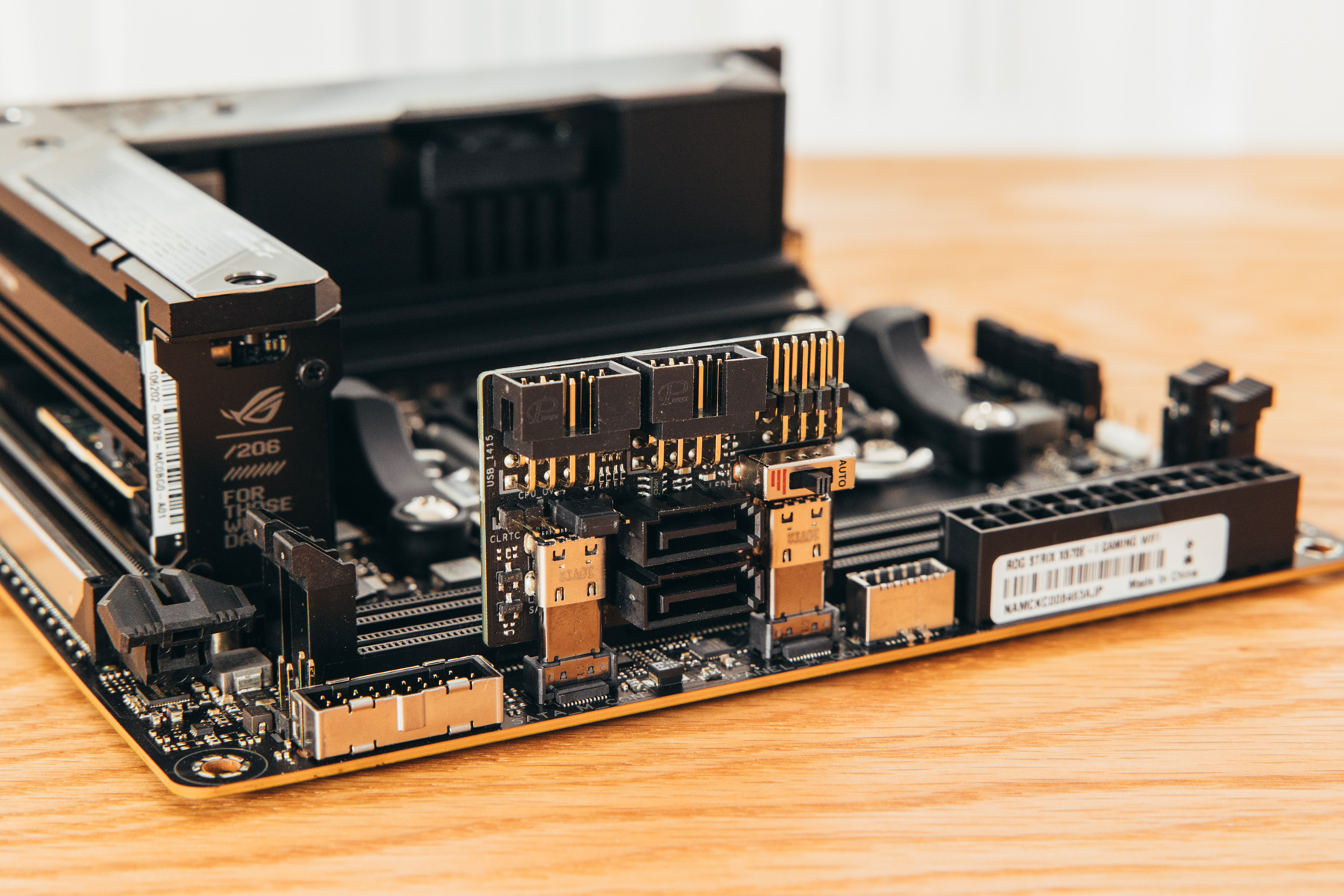 主板比处理器贵,华硕strix x670e-i 白色系itx装机方案分享_设计_接口