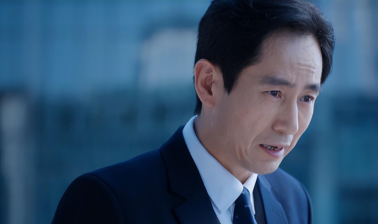 其实成泰燊算是大家比较脸熟的了,毕竟开年大剧里《人世间》他饰演的