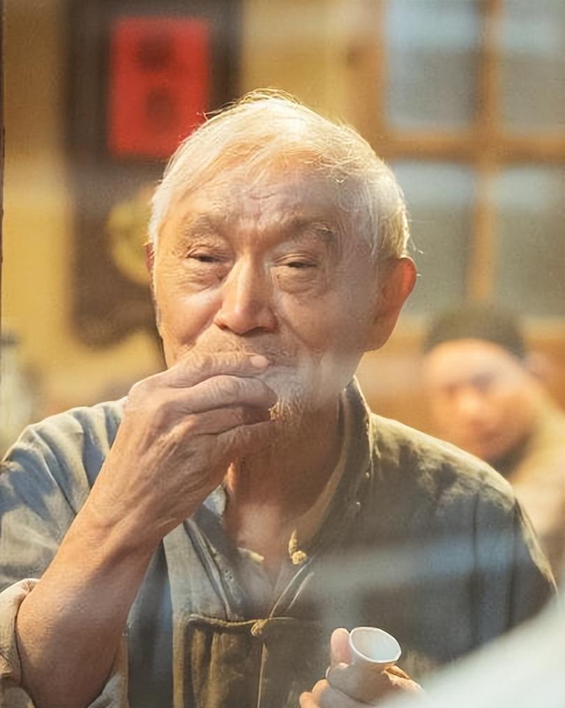 《老酒馆》里老二两这样的人在现实中会怎样_手机搜狐网