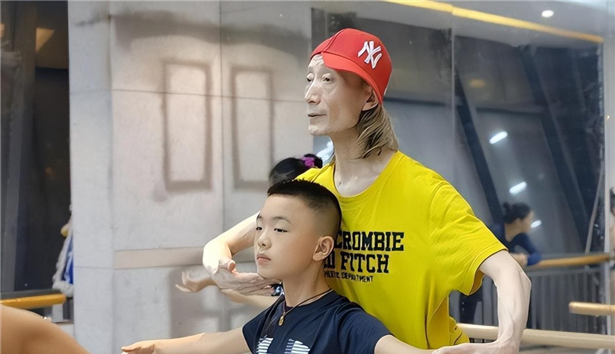 郭冷参加了此次招生,为考进芭蕾舞团,他拿出了拼命三郎的气势