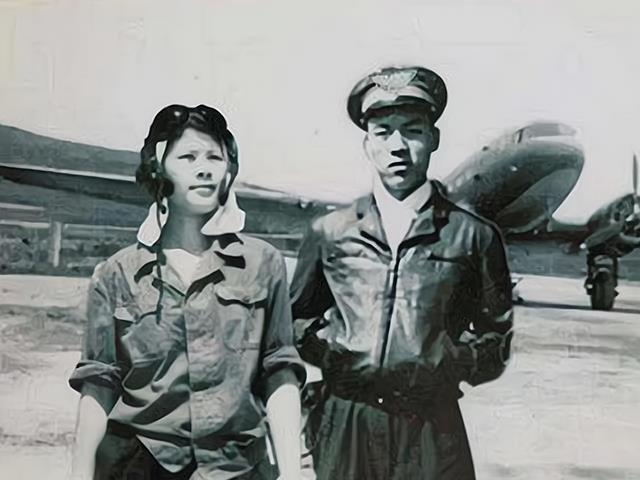27岁飞行员不堪国外重负,驾机投奔中国,后来怎样了_乔清陆_越南_战争