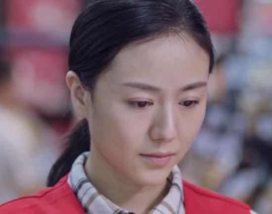 《突围》87年的王嘉绮,戏里只是理货员,戏外却是一位美女董事长_周洁