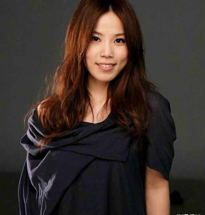 从铁肺女王成为房产中介,我们似乎听到了来自歌坛遗珠的"煎熬"_李佳薇