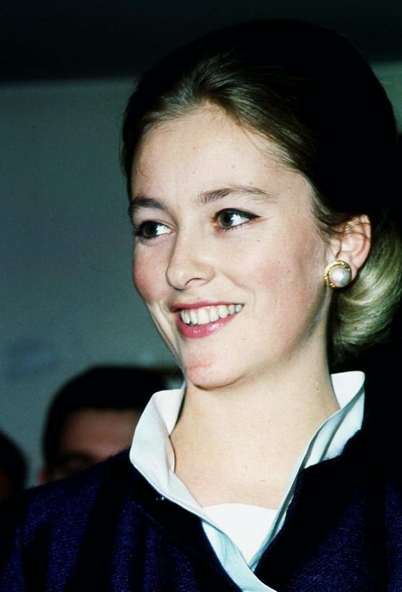 她是比利时"最美王后",年轻时美得倾国倾城,丈夫对她一见钟情_保拉