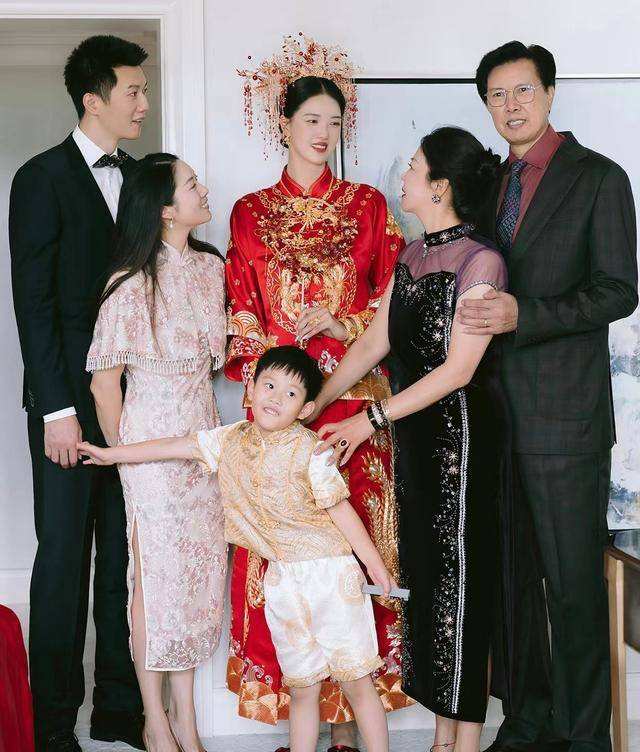 与丈夫分居数日,十分辛苦,公婆身份不一般_姑娘_媒体_朱婷