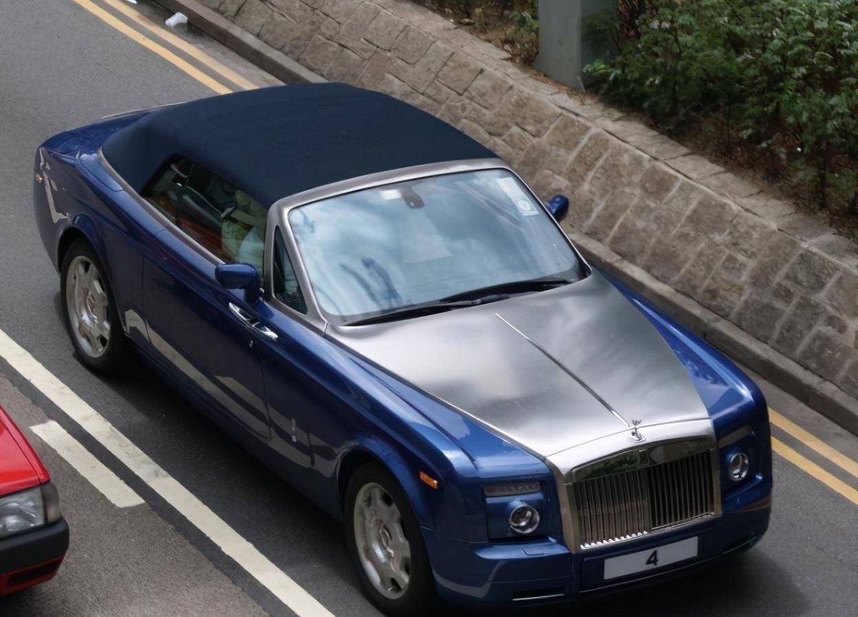 这是一艘由意大利设计师设计,在澳洲制作的rivasttropez型号,长110