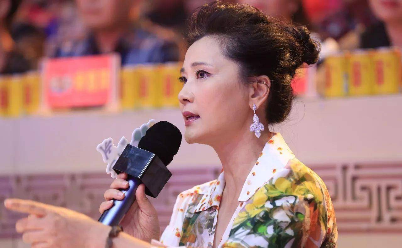 幸福的何赛飞,婚姻美满事业丰收,背后竟有如此不为人知的心酸_时候