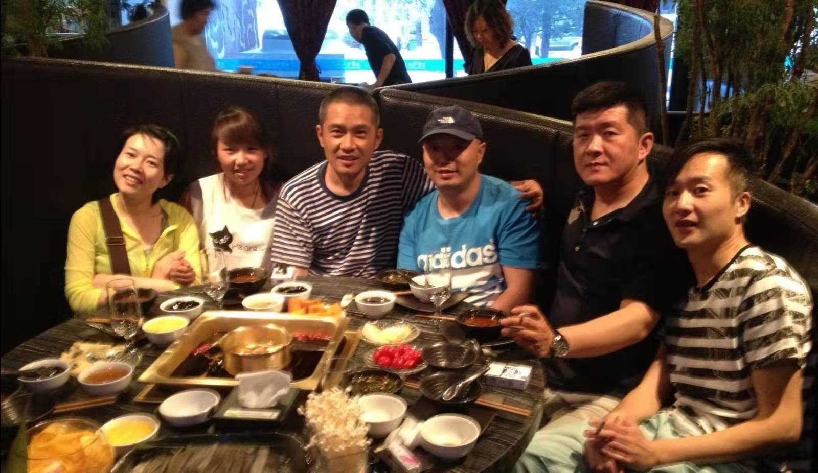 尤其是剧中燕凤的男人,江昌义同母异父的兄弟,虽然在剧中出现的镜头不