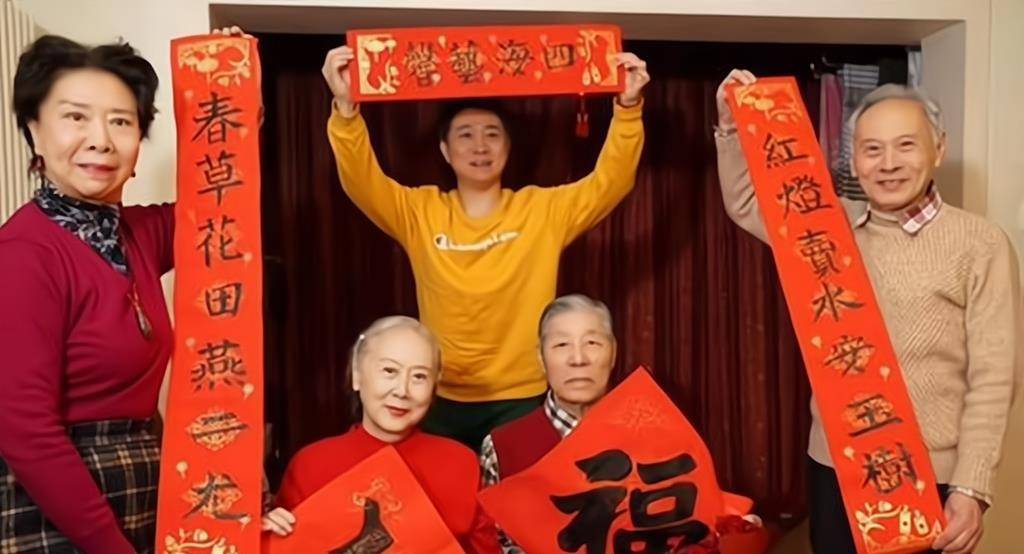 照片上的四人,分别是丈夫白继云,弟弟刘长城,弟媳宋玉珍和侄子刘铮.