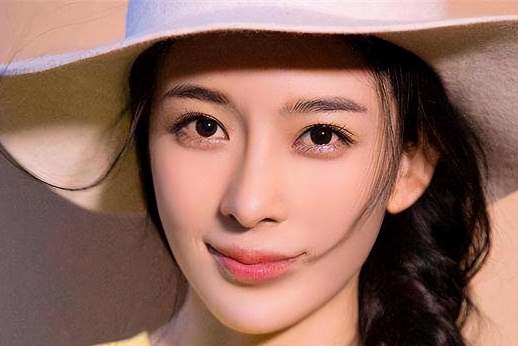 女星赵樱子整容成"娜扎",出镜瘦成蛇精脸,网友直呼认不出!