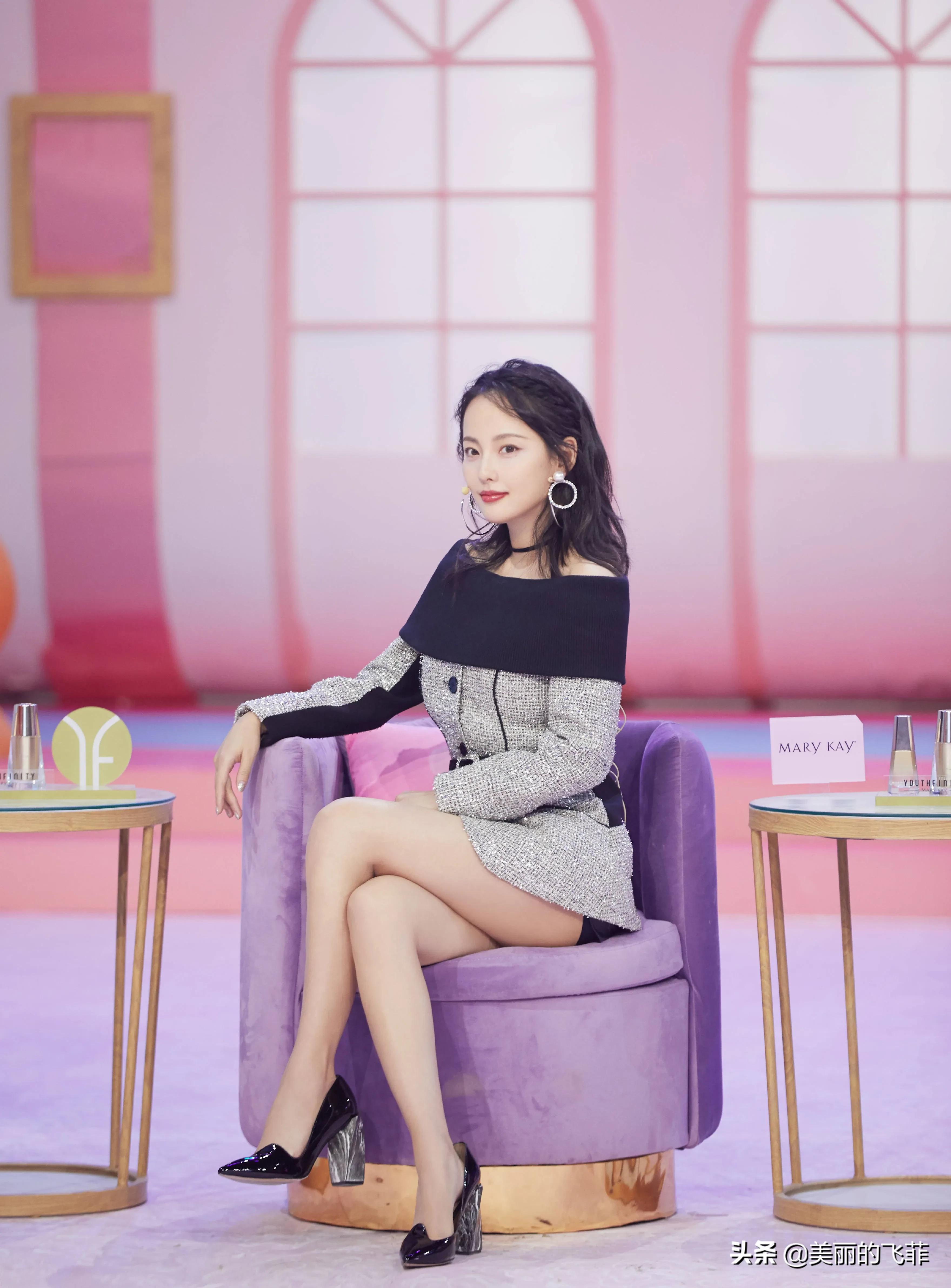 当具有少女感的张嘉倪,穿上丝袜的时候,粉丝都说,真有气质_角色_风格