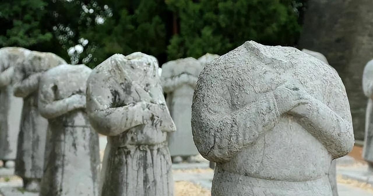 武则天墓前61座无头石人,千年来无法解释,却被两个农民揭开谜底_石像