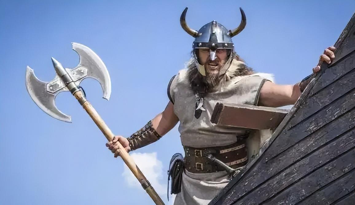 维京人是"viking"音译的名字,这个单词本来的意思就是北欧海盗,维京人