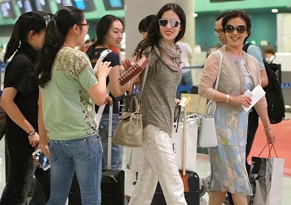 刘亦菲的妈妈刘晓莉两婚两离,至今单身,长得比女儿还漂亮_安少康_舞蹈