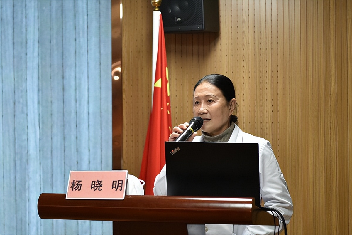 妇科副主任周彩霞以及徐州仁慈医院妇产科主任杨晓明前来