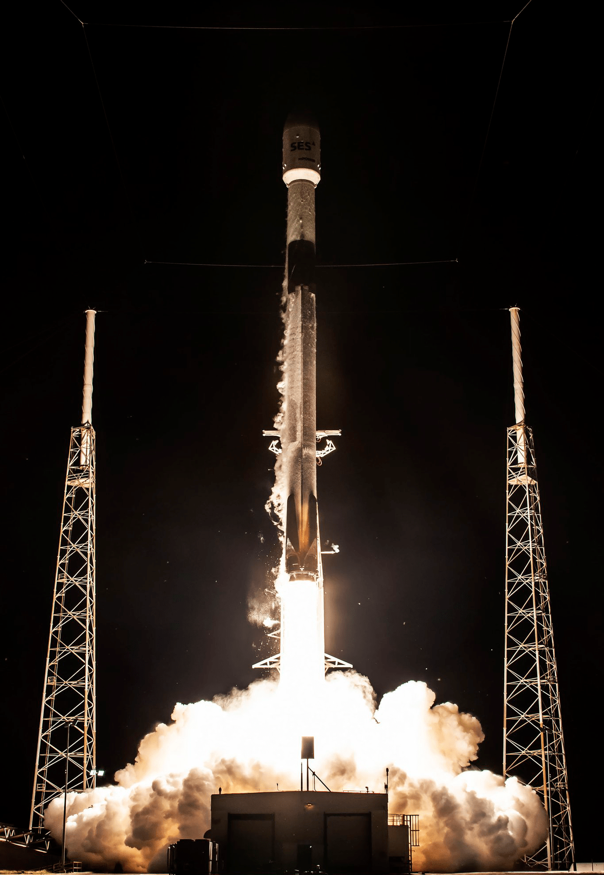 全年发射火箭60次，年末收尾，SpaceX成功发射首批二代星链卫星_搜狐网