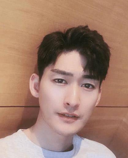 35岁张翰素颜出镜,颜值崩塌成大型脱粉现场,网友:下一个王志文_模式