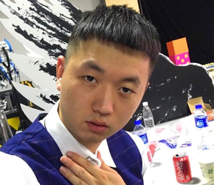 药水哥打至上励合刘洲成,原来是因为家暴,网友:下一个打劲夫_比赛