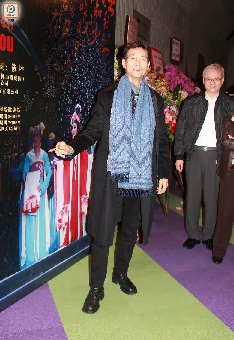 郑少秋越老越精致:爱穿大衣,西装风度翩翩,找不出一根白发_效果_年龄