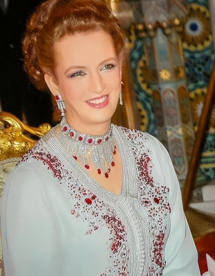 萨尔玛王妃,除了绝佳的美貌,其实还有与美貌一致的衣品!