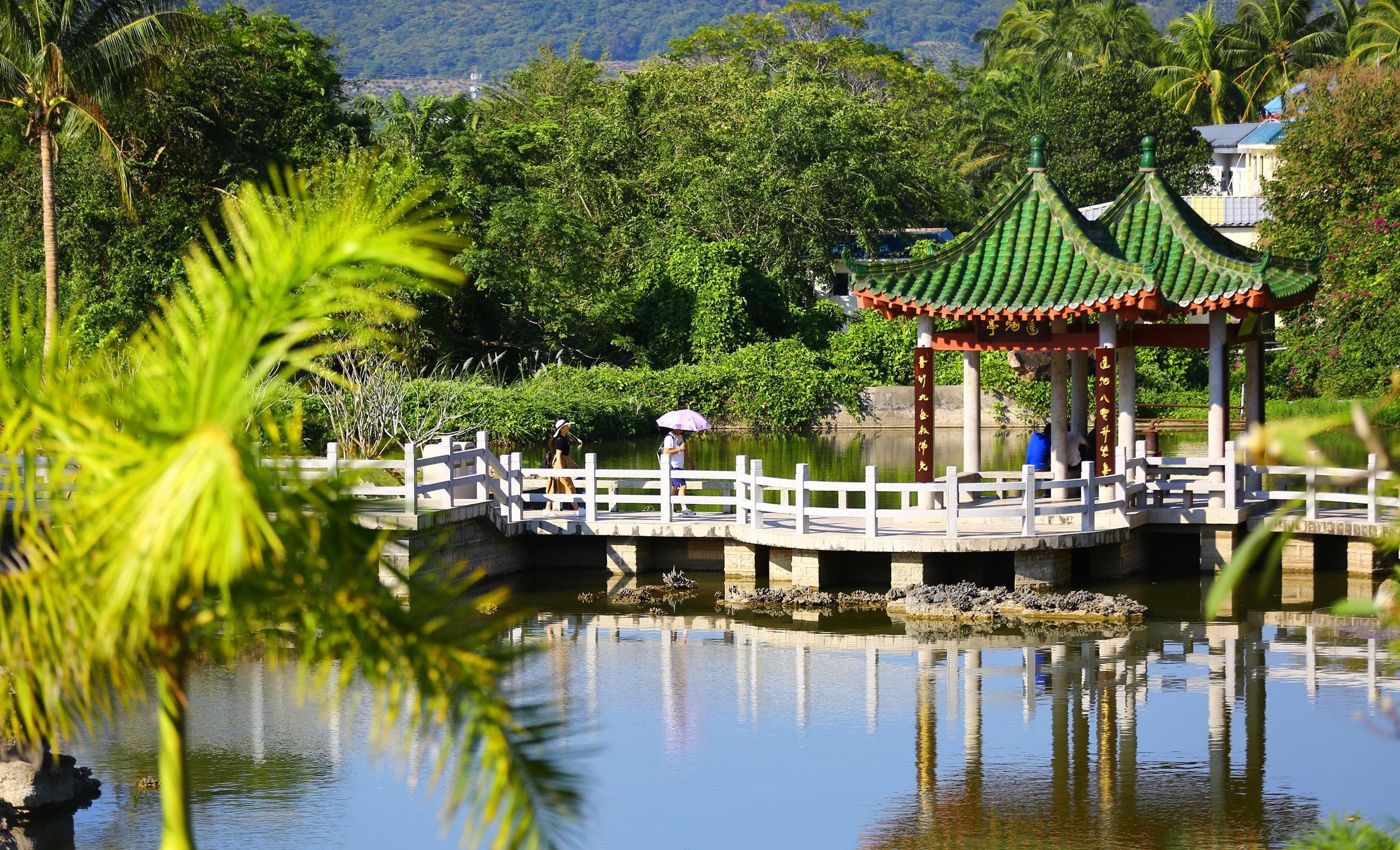 三亚暖冬游升温，游人乐享景区美景