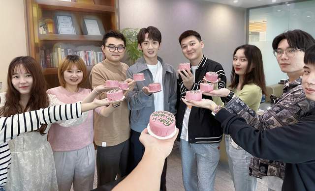 好利来二公子罗成:父母开明不会商业联姻,爸爸给予很多爱和自由_罗红