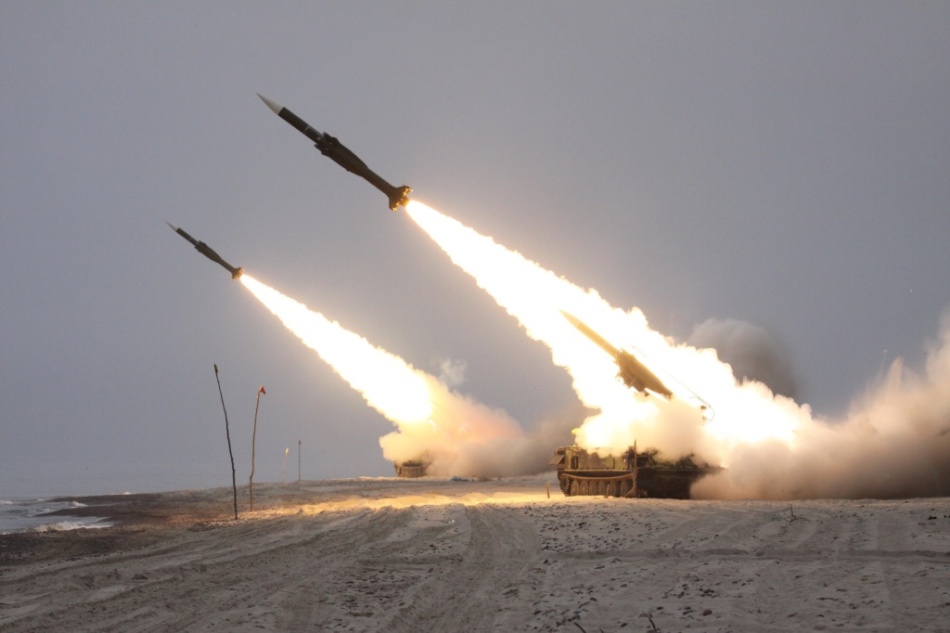 俄导弹猛炸乌克兰,美媒罕见警告,以明确对伊朗核设施攻击时间表_美国