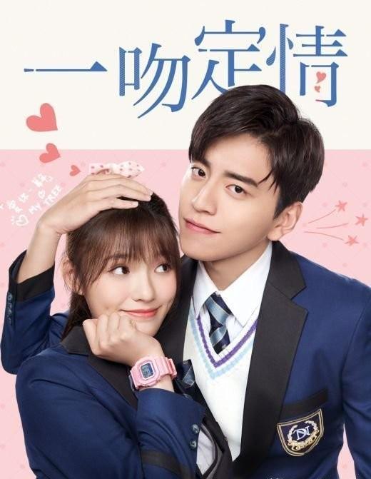 林允非科班出身,18歲有幸能作為星女郎出演電影《美人魚》,本身起點高