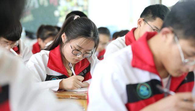 报考单招,单招院校毕业证与高考招生的一样吗?