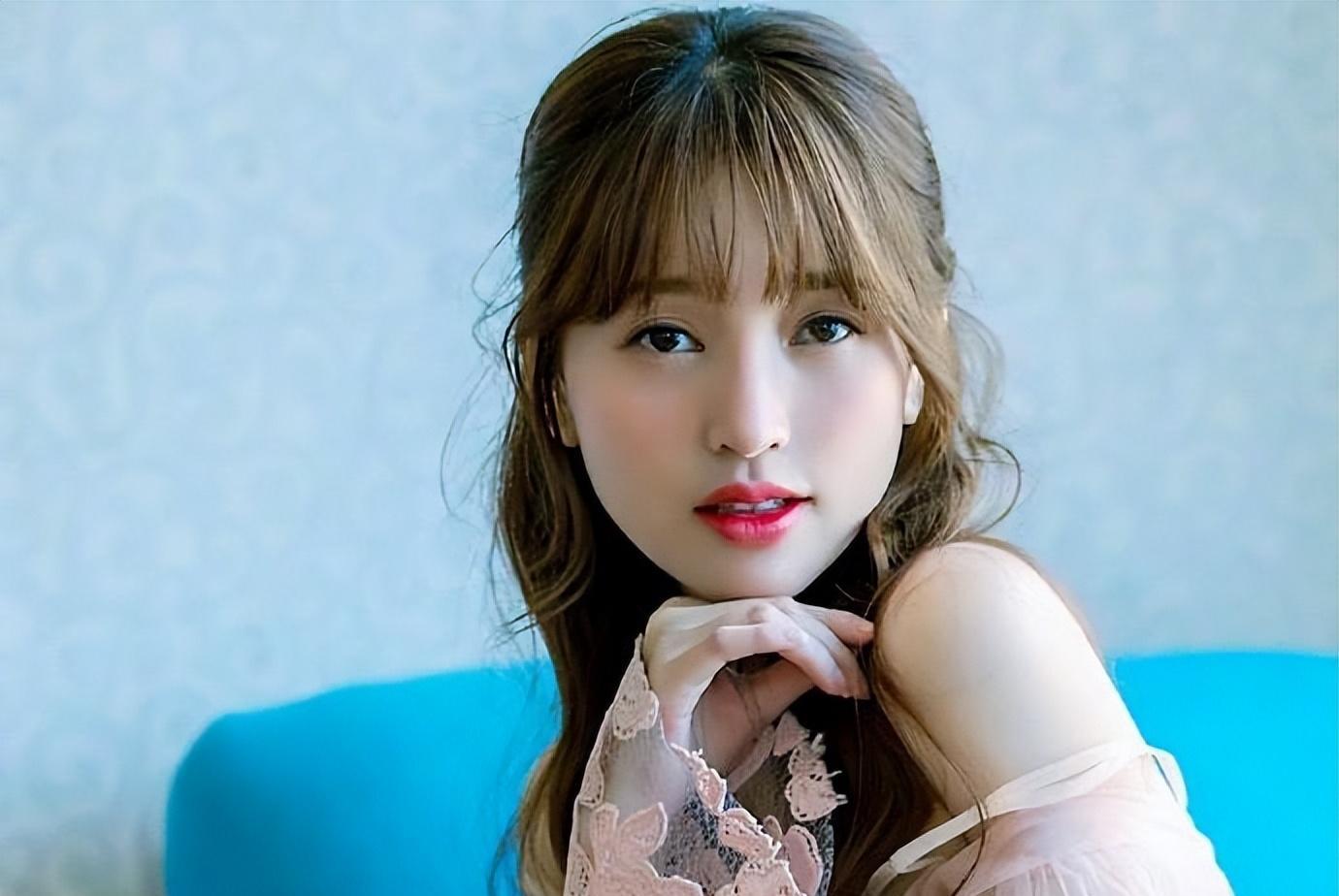 金莎现身商演被嘲讽,这脸怎么越来越大,难道是整容过度?