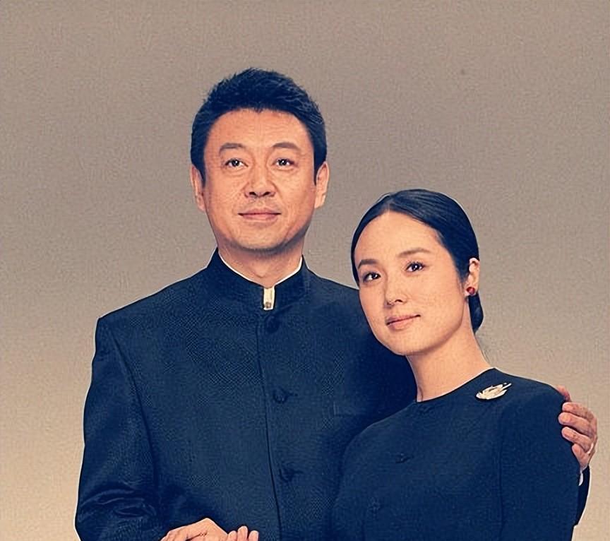 央视名嘴杨柳:事业巅峰辞职,三婚娶小10岁歌唱家哈辉,47当父亲_节目