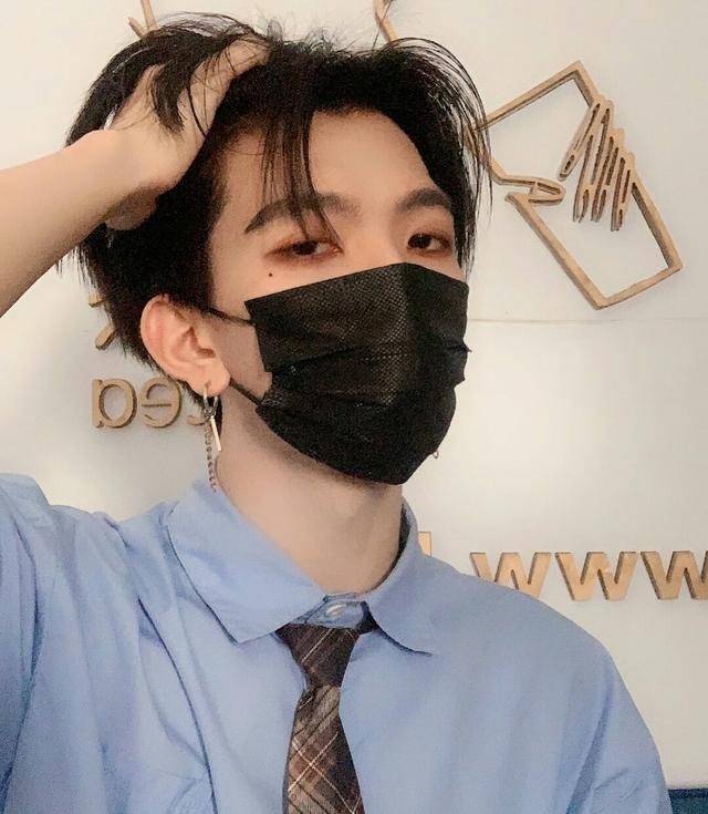 七鹤大人被路人镜头抓拍,真实身高曝光,网友:有什么资格圈钱_视频