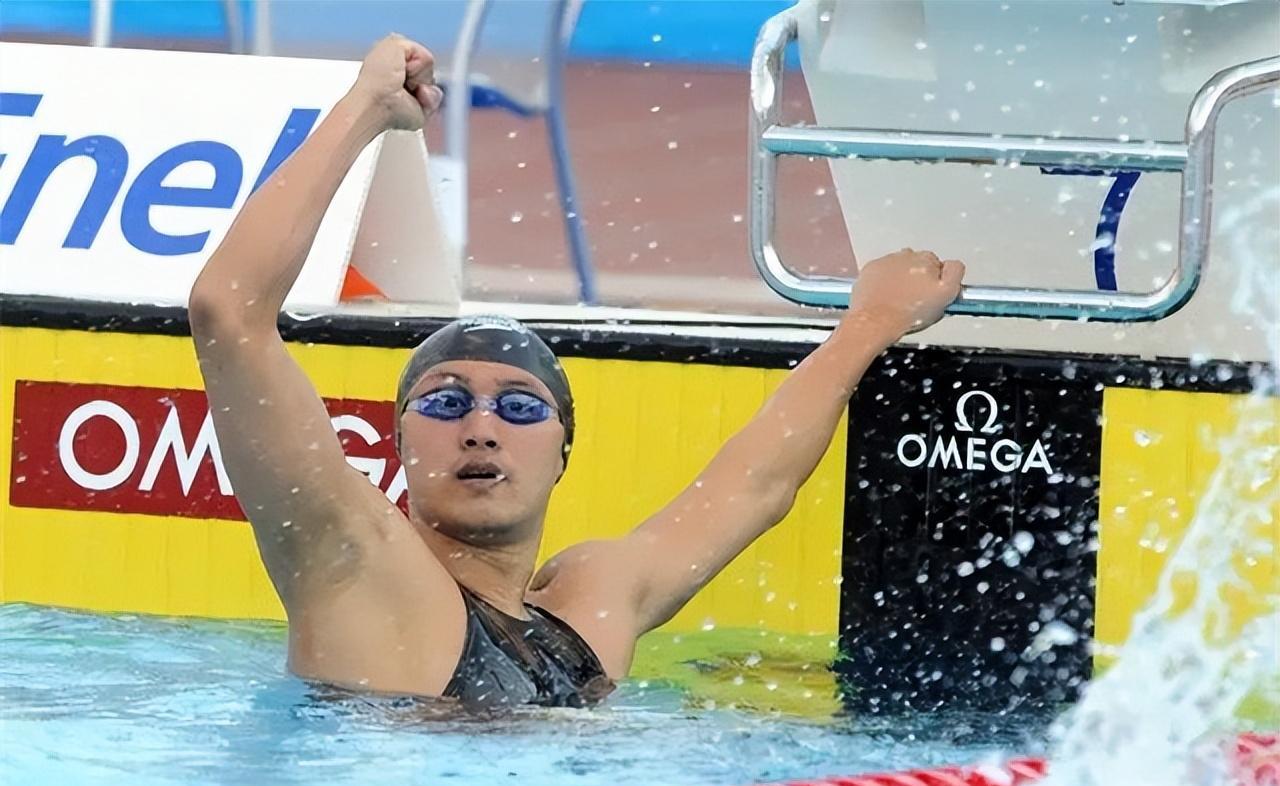 2003年,年仅16岁的张琳就随队参加了巴塞罗那游泳世锦赛,在男子800米