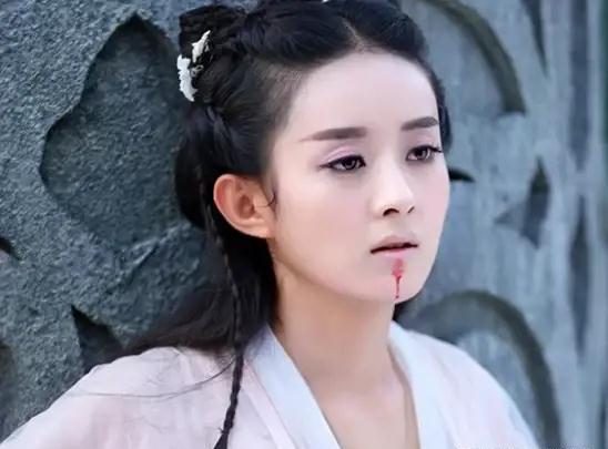 在很多古装影视剧中,有不少美人受伤嘴角流血的场景,有的很逼真,让