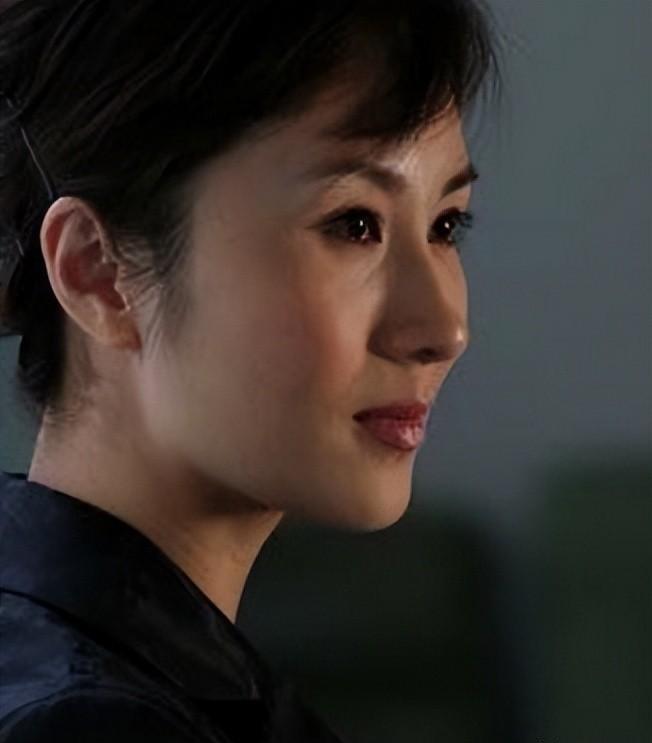 裴新华:家族背景让人羡慕,被造谣是张斌前妻,今回归家庭当阔太_电视