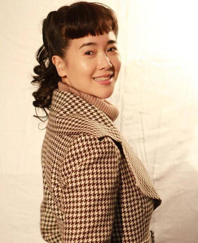 左小青城市一名艺术体操运动员,1993年左小青退役,恰逢姜文拍《阳光