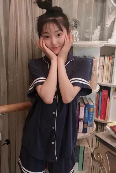 9岁获国际冠军,胜过3位童星,遭校园暴力的14岁女孩,如今怎样了_陶奕希