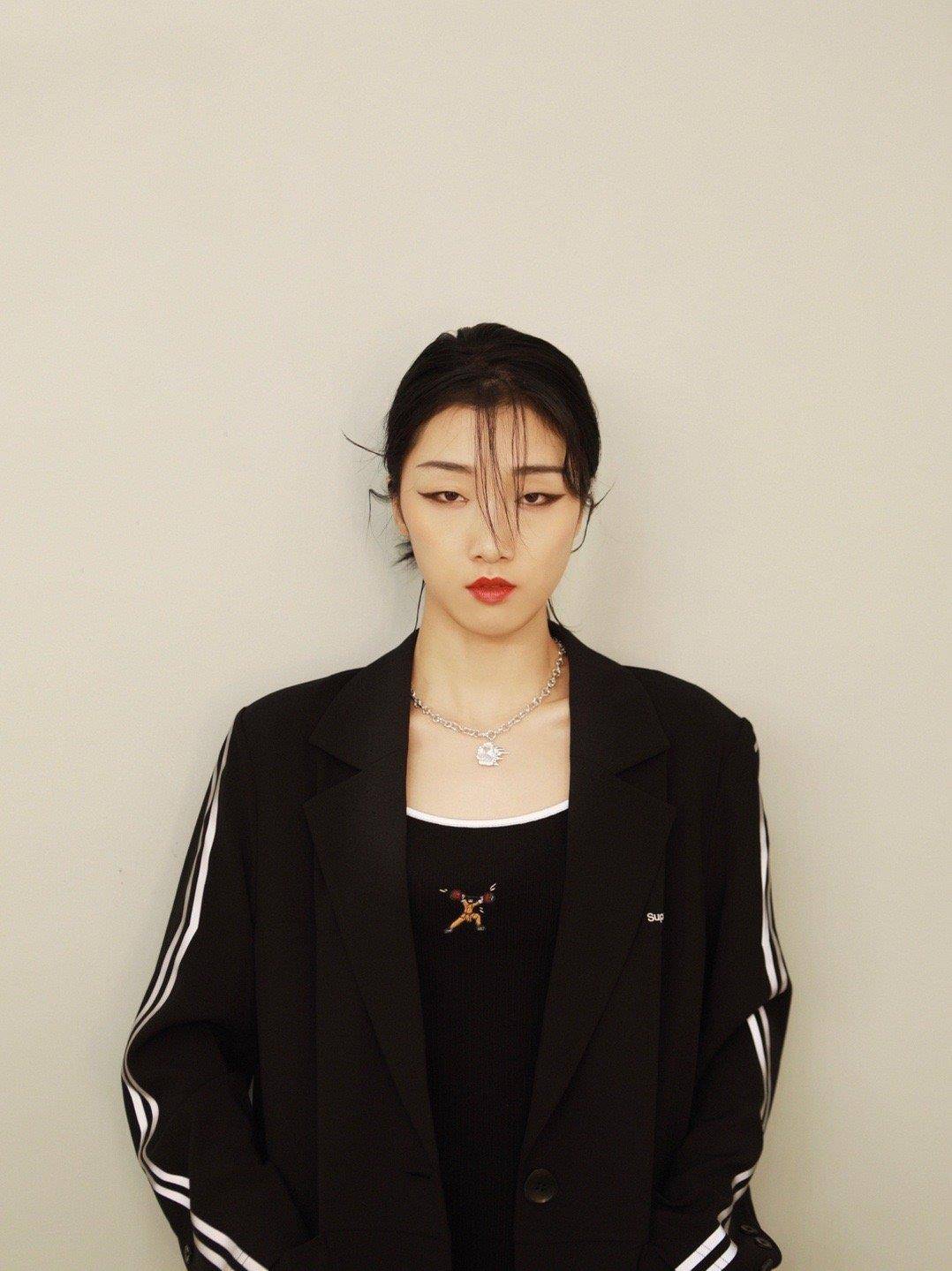 amy参加《创造101》并成功以第五名的成绩出道,成为火箭少女101的队长