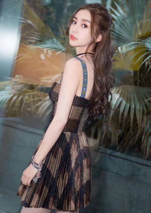 baby美得很高级,穿抹身材格纹裙复古优雅,身材颜值双在线_baby_款式