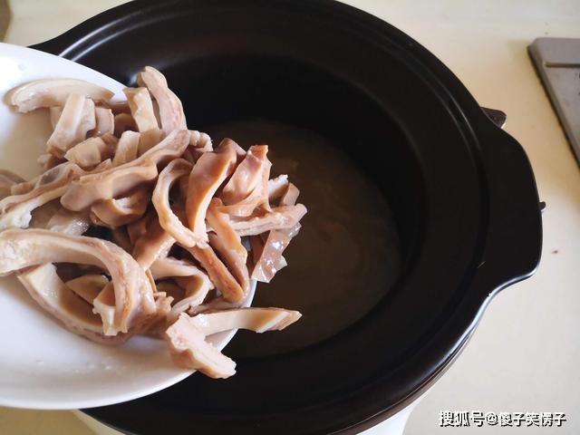 教你美味下饭的椒盐猪肚,香的让人停不下嘴,吃起来很过瘾_美食_做法