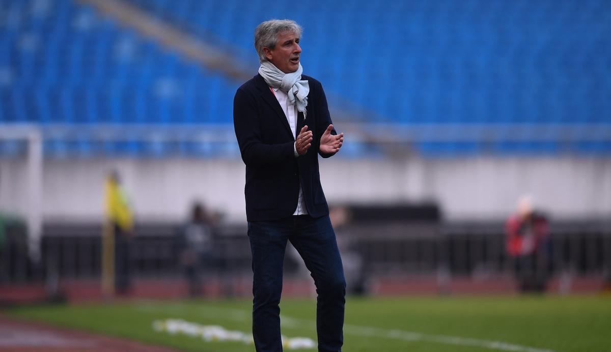 从即日起与一线队主教练乔迪-温亚尔斯(mr