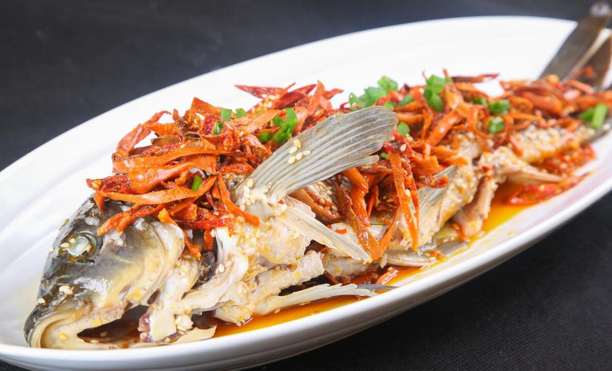 教你干烧鲤鱼的做法,颜色红亮,甜酸咸辣,口味丰富,下回还想吃_中国