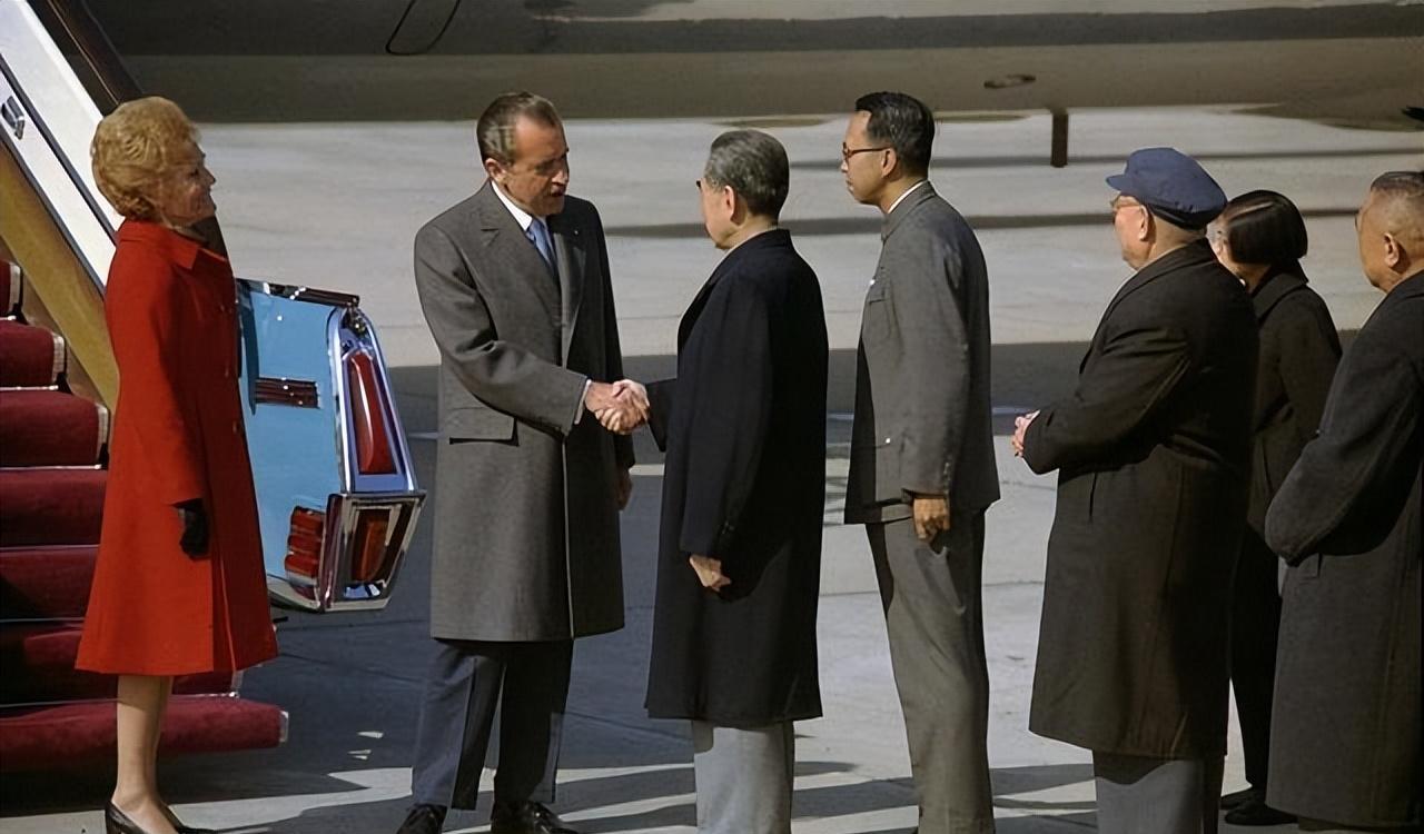 而我国在1971年,通过"乒乓外交"向美国传递了一个积极的信号.