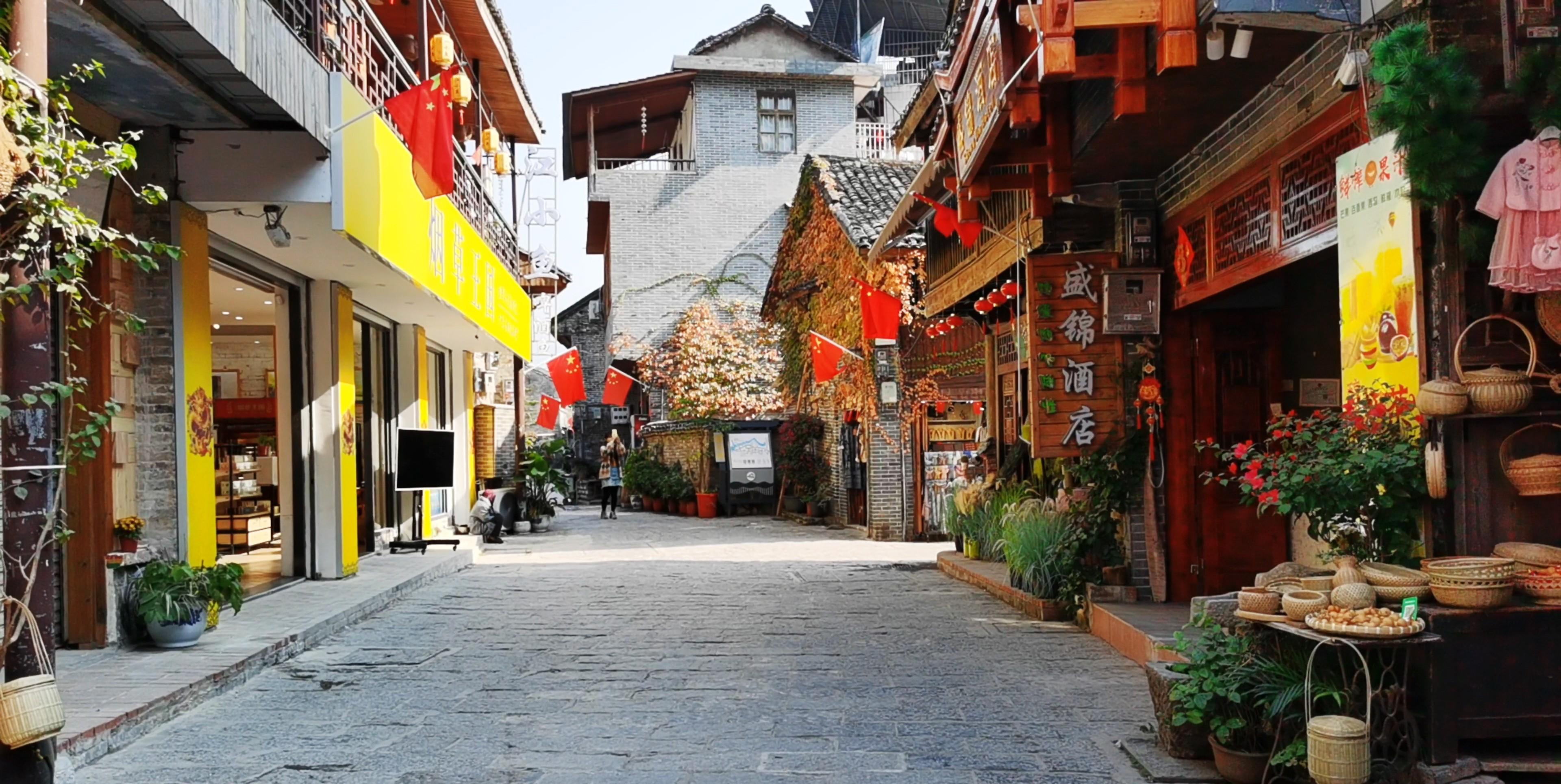 兴坪游玩体验,一生不可错过的古镇,完美融合了文艺气息和烟火气_马画